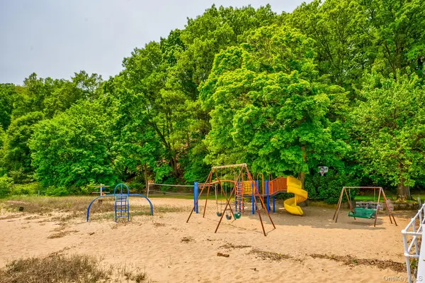 262 Harbor Acres RD, Port Washington, NY 11050
