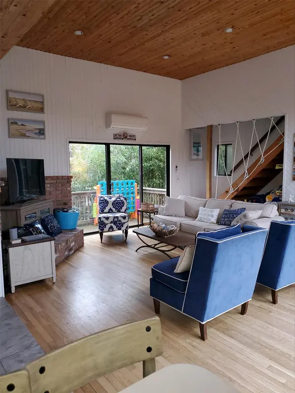 437 Dehnhoff WALK, Ocean Beach, NY 11770