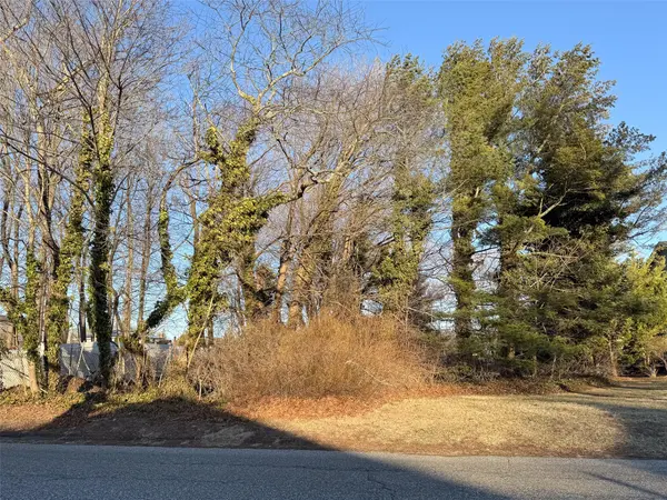 Lincoln AVE, Sayville, NY 11782