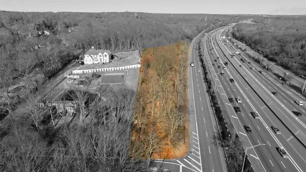 Highland AVE, Dix Hills, NY 11746