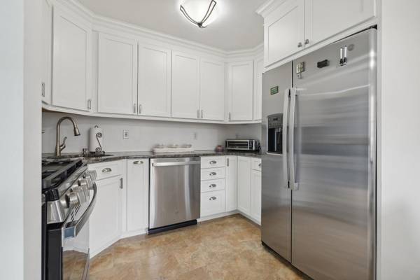 605 Lake CT #605, Middle Island, NY 11953