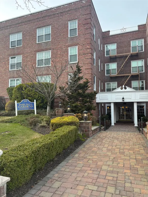 194 Smith ST #3P, Freeport, NY 11520