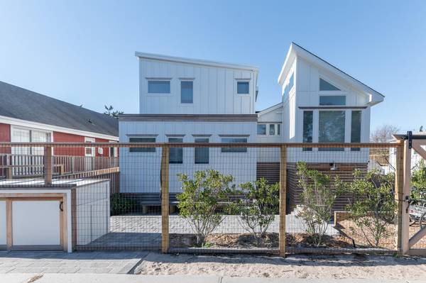 64 Bungalow WALK, Ocean Beach, NY 11770