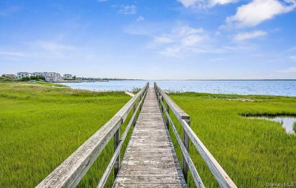 552 Dune RD, Westhampton, NY 11977
