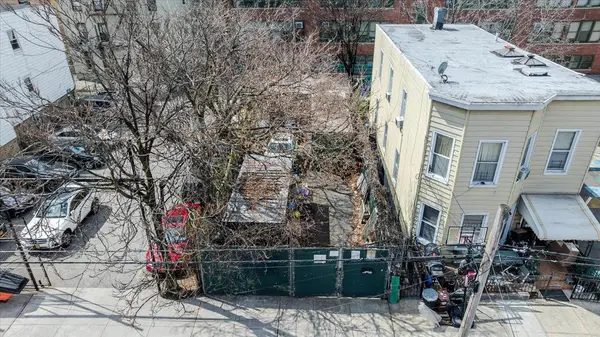 1667 Hunt AVE, Bronx, NY 10462