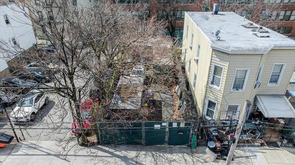 1667 Hunt AVE, Bronx, NY 10462