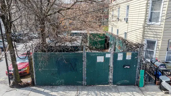 1667 Hunt AVE, Bronx, NY 10462