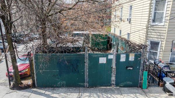 1667 Hunt AVE, Bronx, NY 10462