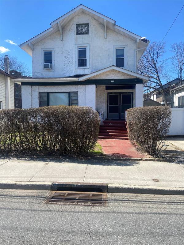 802 Empire AVE, Far Rockaway, NY 11691