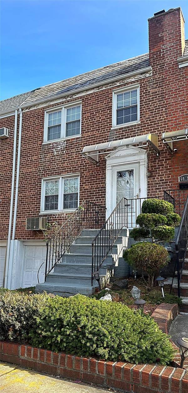 6957 197th ST, Fresh Meadows, NY 11365