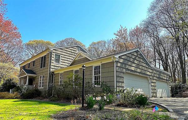 39 Cliff RD, Port Jefferson, NY 11777