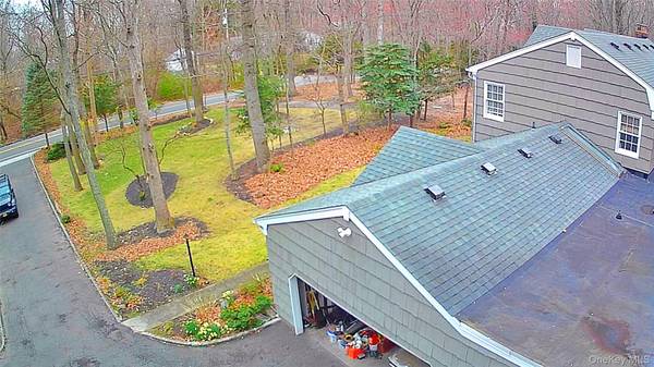 39 Cliff RD, Port Jefferson, NY 11777