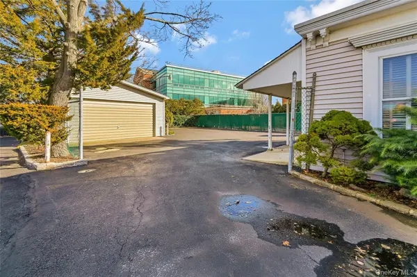 218 Griffing AVE, Riverhead, NY 11901