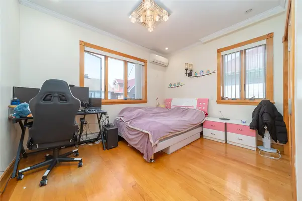 42-20 158th ST, Flushing, NY 11358