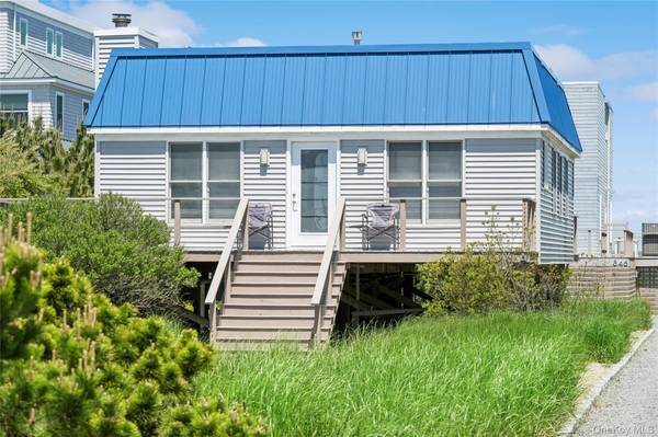 846 Dune RD, Westhampton Beach, NY 11978