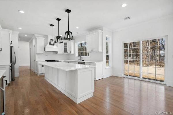 113 CURRANS RD, Middle Island, NY 11953