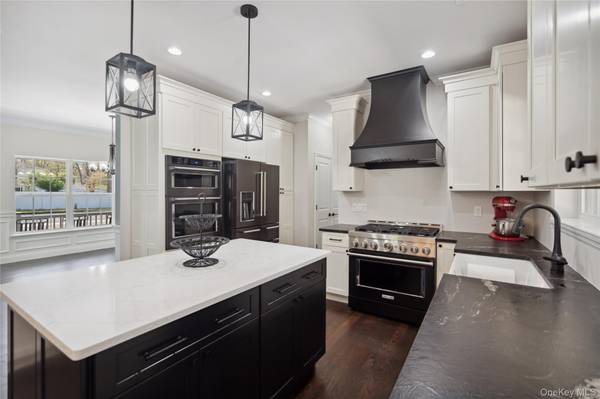 113 CURRANS RD, Middle Island, NY 11953