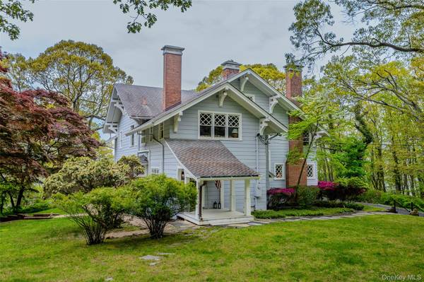 10 Pine PATH, Port Jefferson, NY 11777