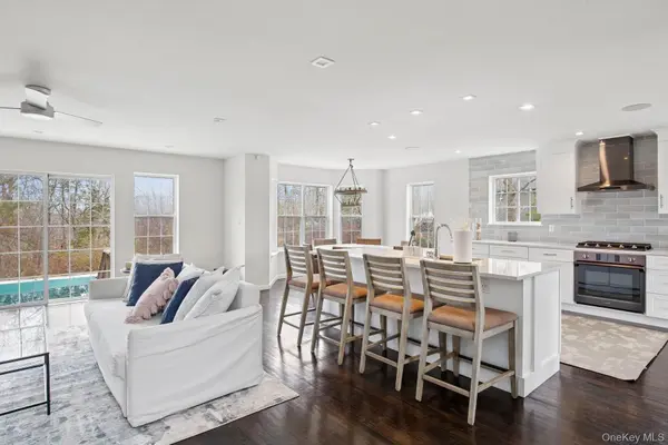 71 Old Canoe Place RD, Hampton Bays, NY 11946