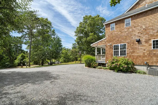 71 Old Canoe Place RD, Hampton Bays, NY 11946