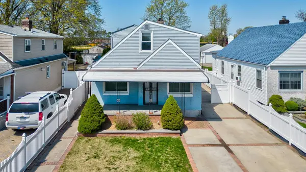 25 Virginia DR, Elmont, NY 11003