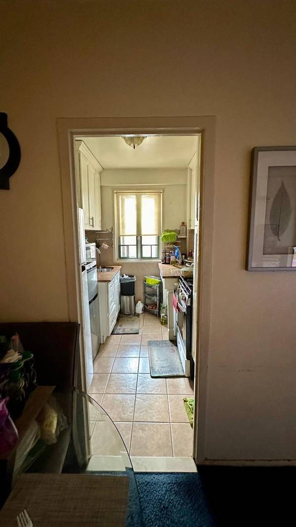 22 Metropolitan OVAL #7C, Bronx, NY 10462