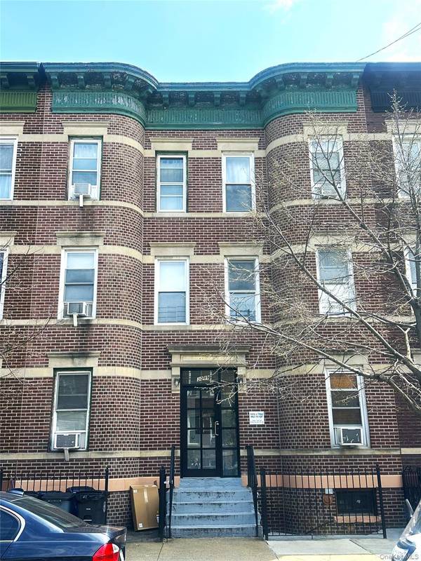 30-89 43rd ST, Astoria, NY 11103