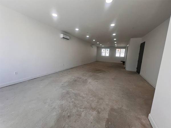 43-10 162 ST #1FL, Flushing, NY 11358