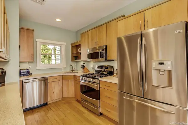 20 Canoe Place RD #8, Hampton Bays, NY 11946