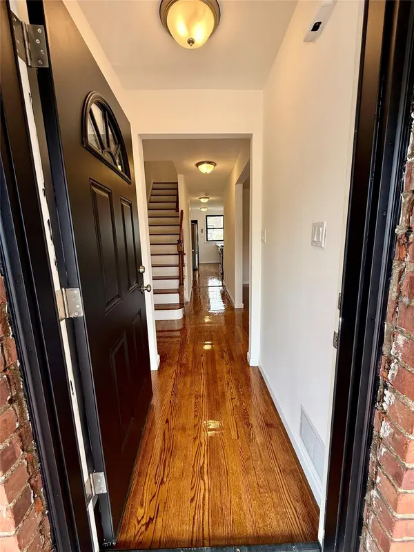 1031 E 215th St, Bronx, Ny, Bronx, NY 10469