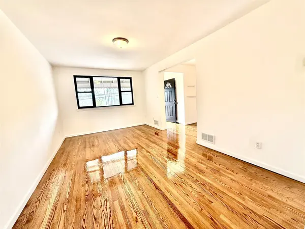 1031 E 215th St, Bronx, Ny, Bronx, NY 10469