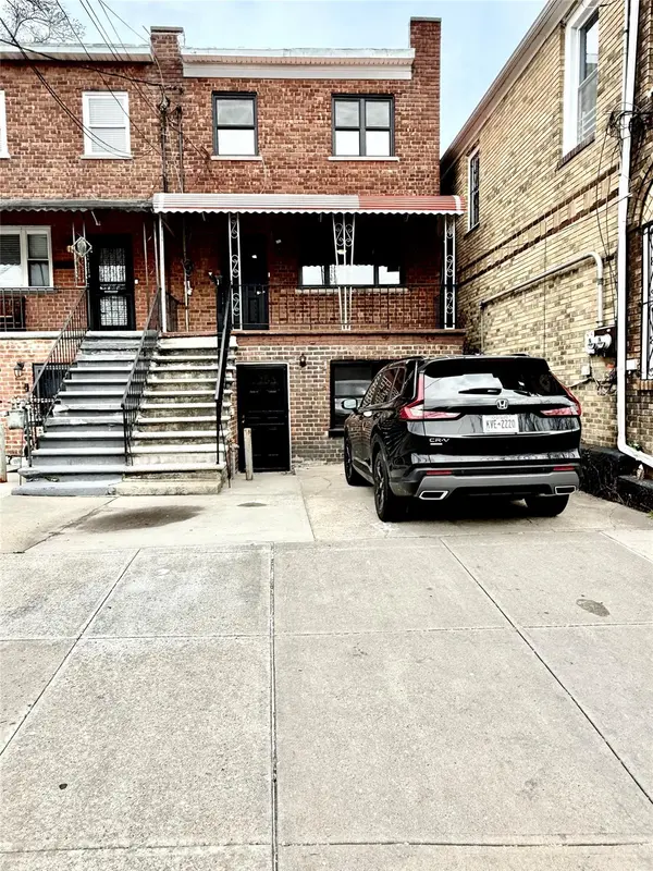 1031 E 215th St, Bronx, Ny, Bronx, NY 10469