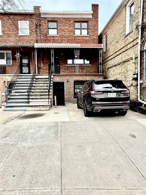 1031 E 215th St, Bronx, Ny, Bronx, NY 10469