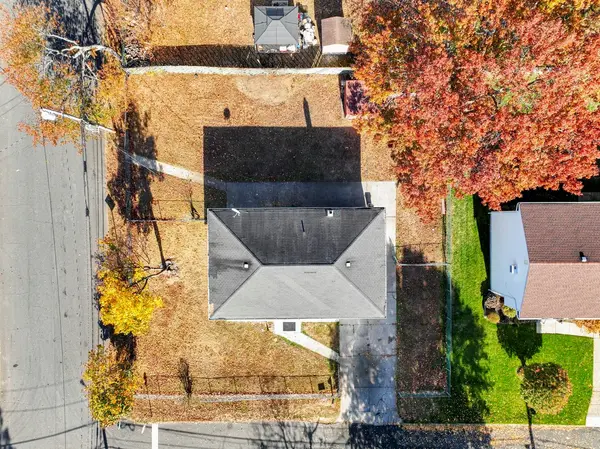 55 Glenmalure ST, Amityville, NY 11701