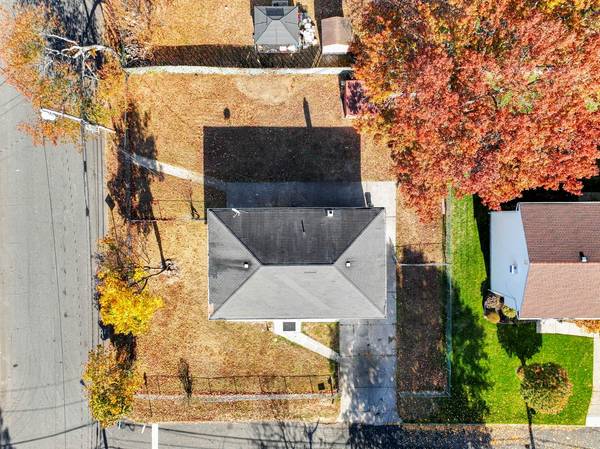55 Glenmalure ST, Amityville, NY 11701