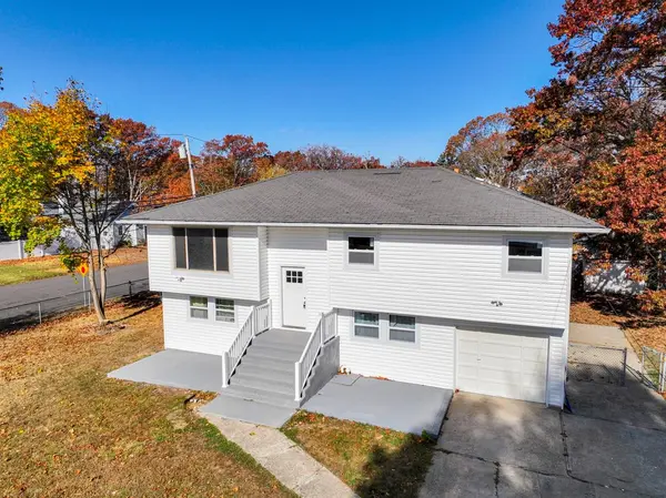 55 Glenmalure ST, Amityville, NY 11701