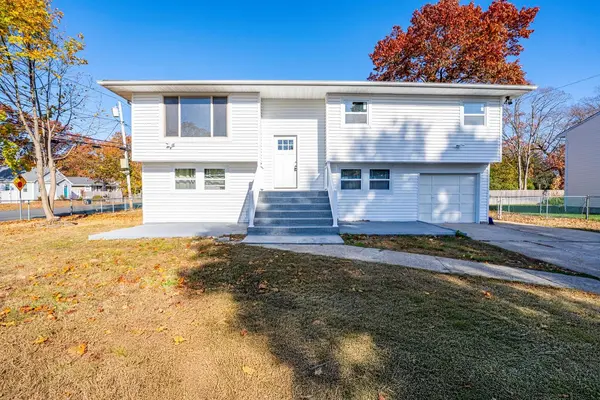 55 Glenmalure ST, Amityville, NY 11701