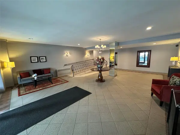 241-20 Northern BLVD #1M, Douglaston, NY 11362