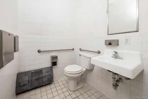 167 Avenue C #Storefront, New York (manhattan), NY 10009