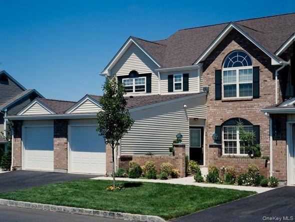 54 Overlook DR #54, Farmingville, NY 11738