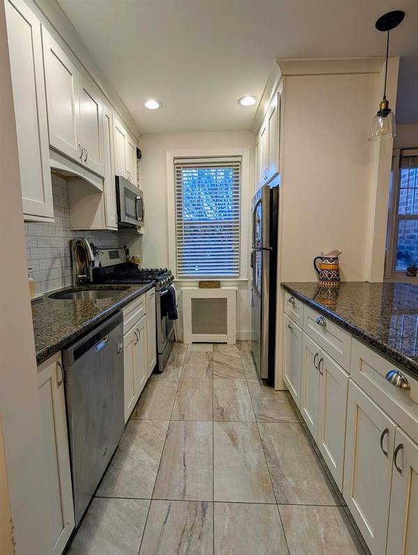 200 N Village AVE #Apt B1, Rockville Centre, NY 11570
