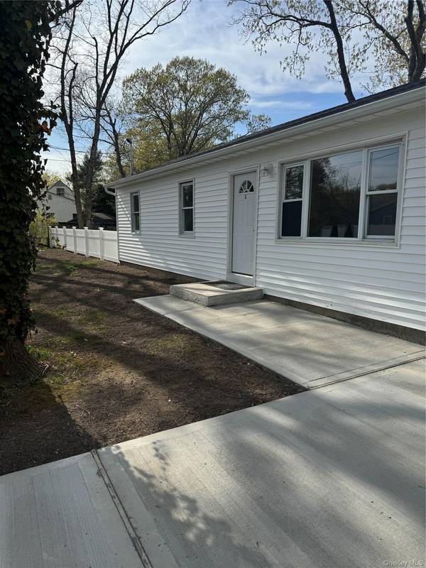 1 Pine RD, Middle Island, NY 11953