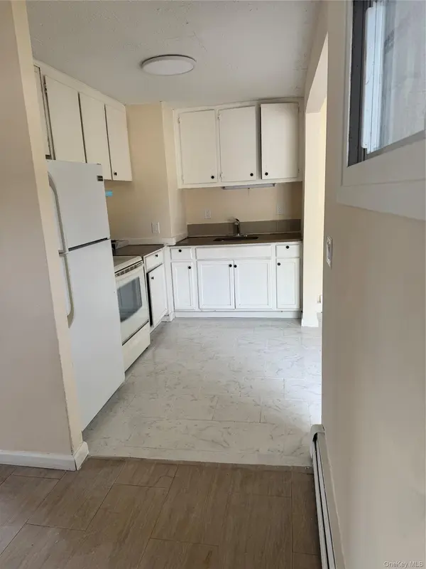 1 Pine RD, Middle Island, NY 11953