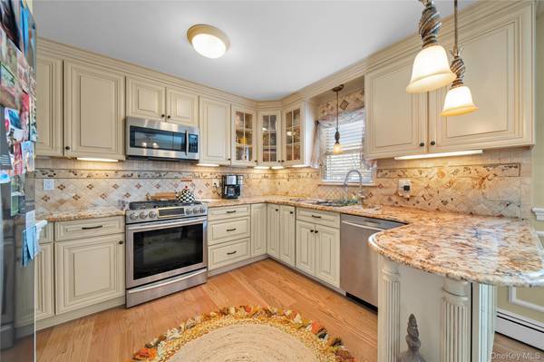 312 Ocean AVE, Massapequa Park, NY 11762