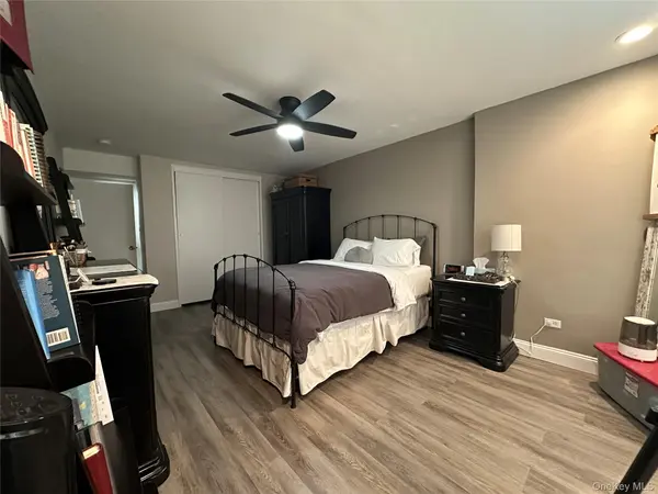 241-20 Northern BLVD #1M, Douglaston, NY 11362