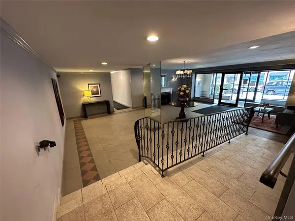 241-20 Northern BLVD #1M, Douglaston, NY 11362