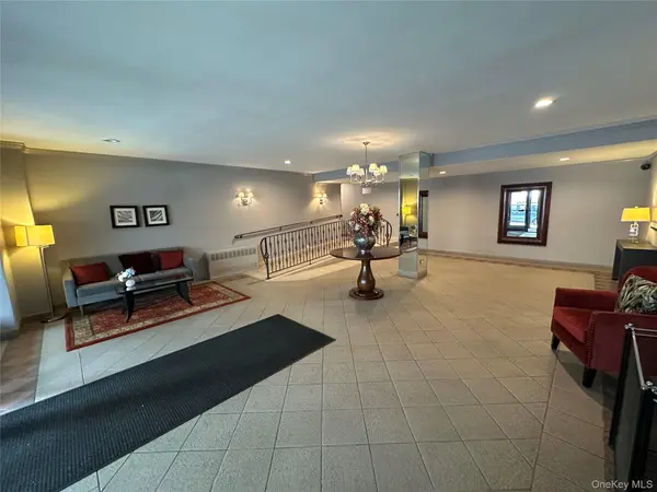 241-20 Northern BLVD #1M, Douglaston, NY 11362