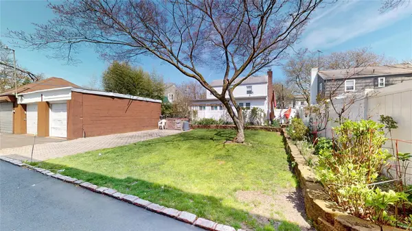 3106 Healy AVE, Bayswater, NY 11691