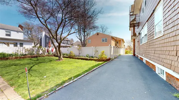3106 Healy AVE, Bayswater, NY 11691