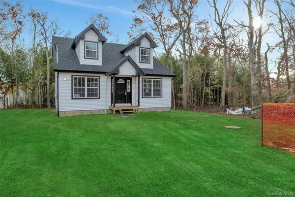 305 COMMACK RD, Shirley, NY 11967